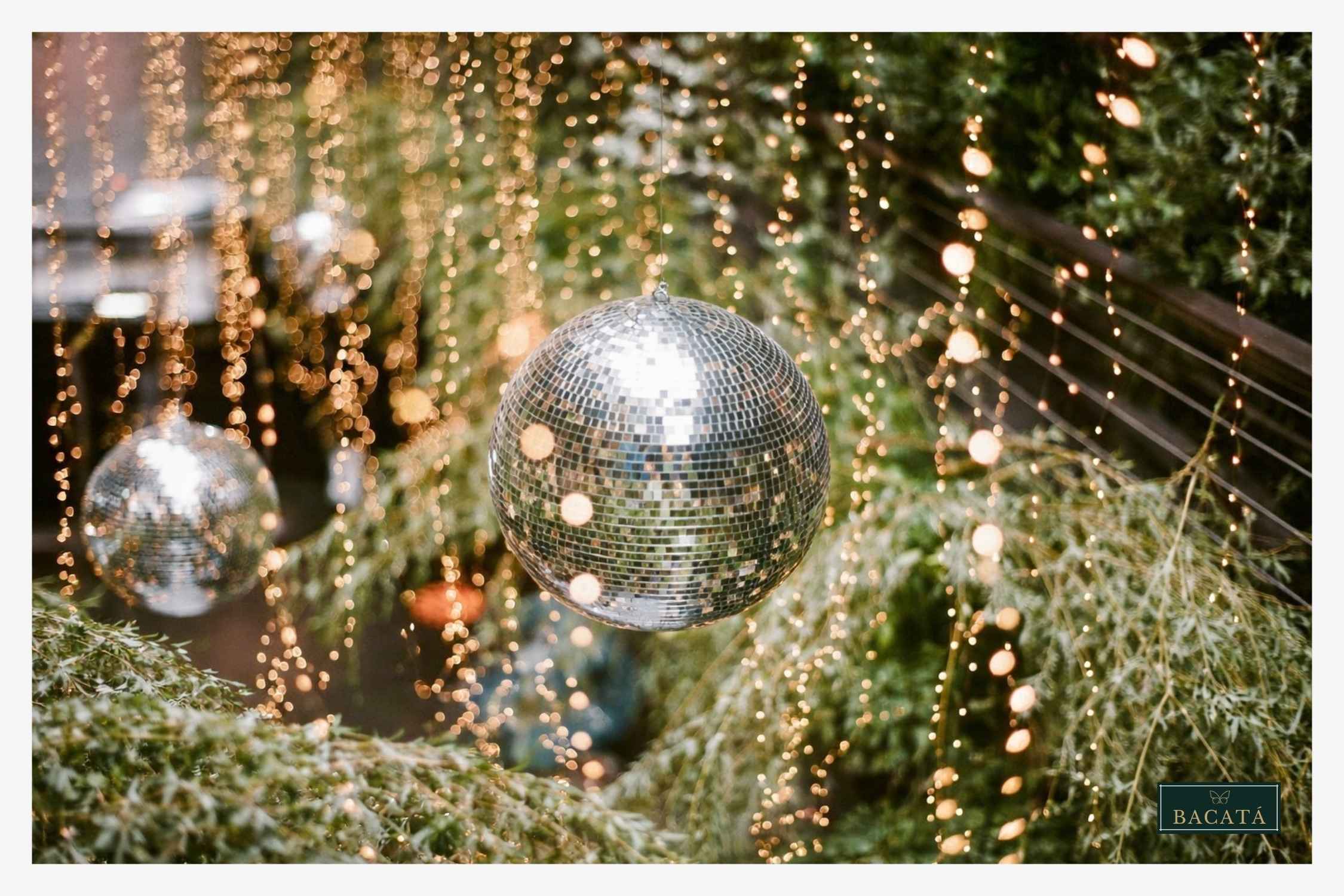 Bacatá Eventos - Montajes fantasía en pista de baile con bolas disco